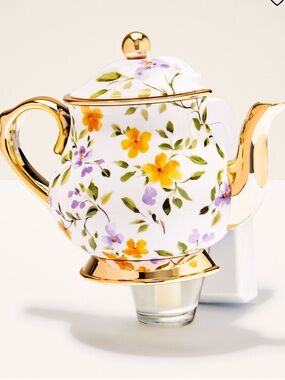 Bath & Body Works Gold-Accented Floral Teapot Scent Control Wallflowers Plugin